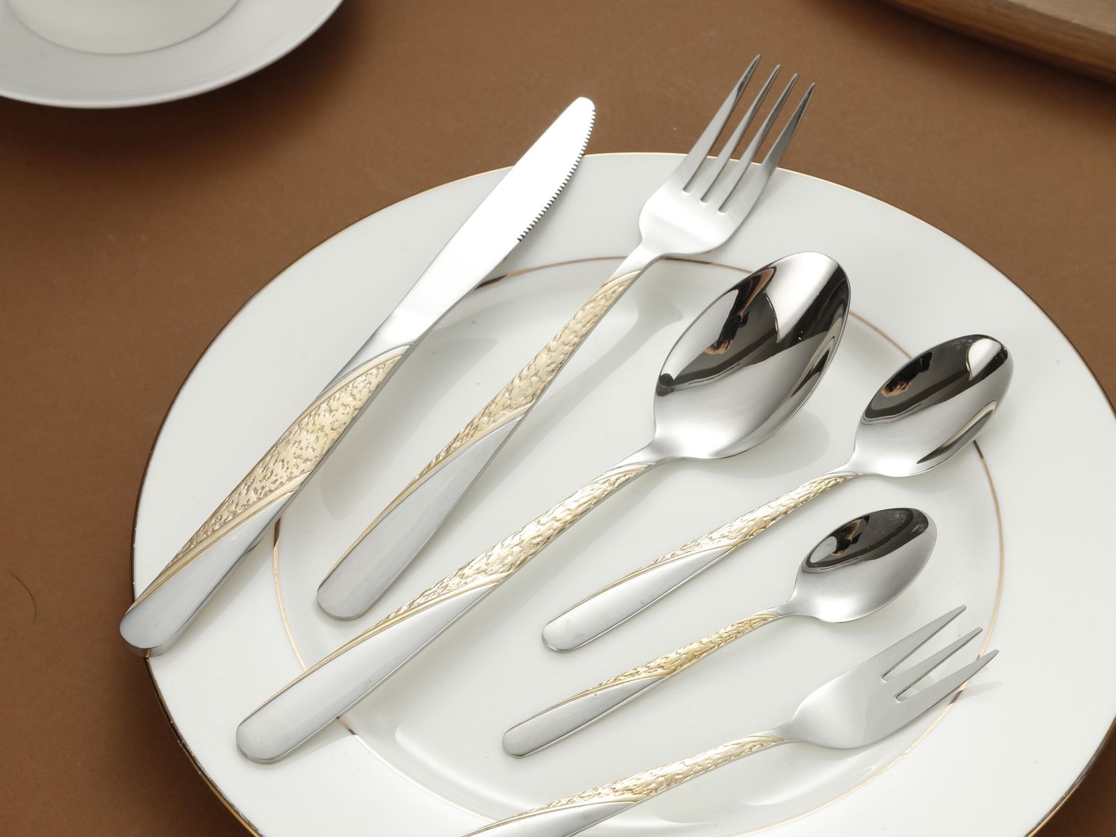 Diagonal Gold Embossed Stainless Steel Flatware Set