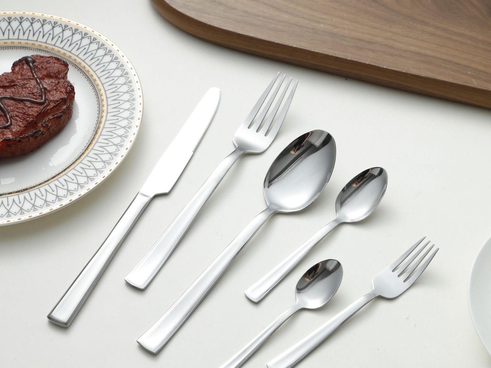 Minimalist Straight Flat Handle Stainless Steel Flatware Set