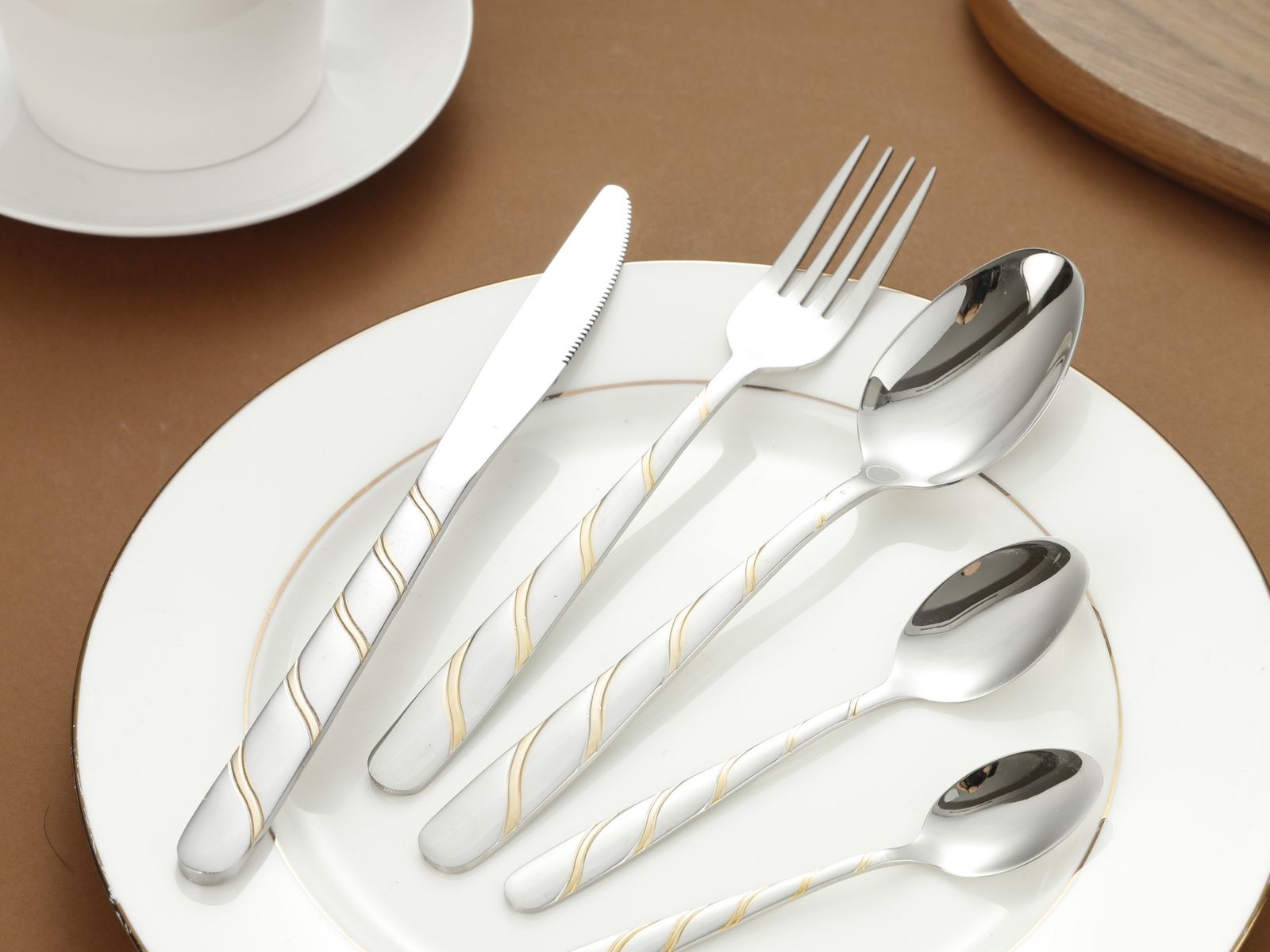 Gold Twisted Line Handle Stainless Steel Flatware Set