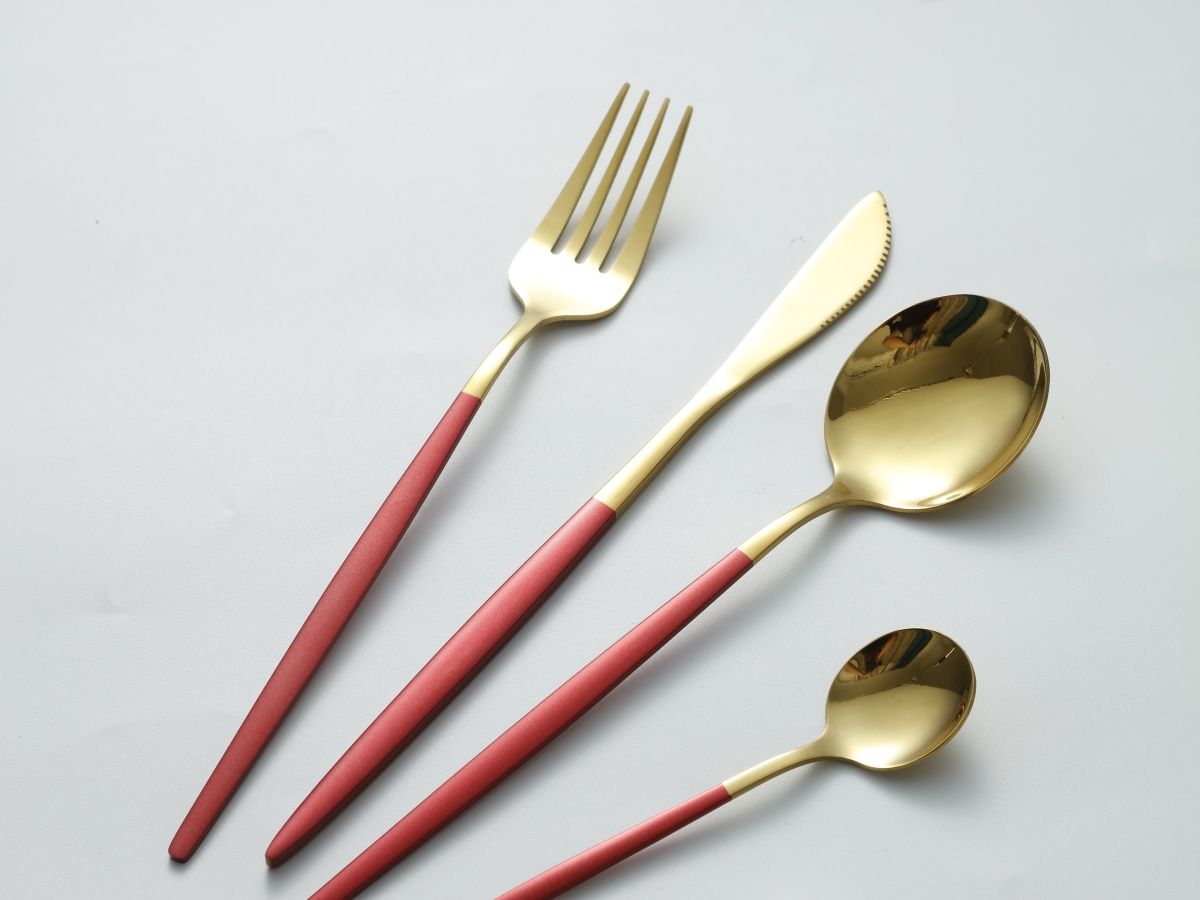 Matte Red Handle Gold Head Stainless Steel Cutlery Set Western Dinner Flatware